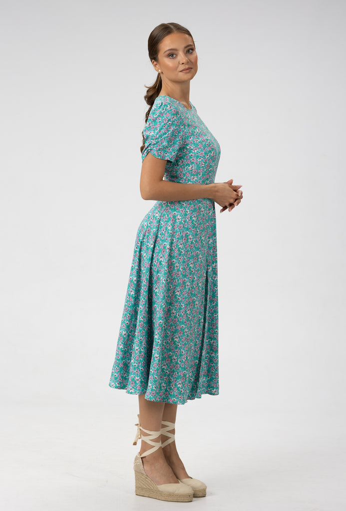 Rochie de vascoza cu imprimeu floral si slit
