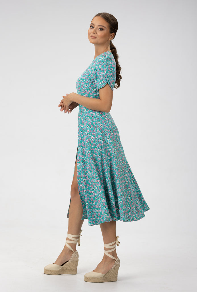 Rochie de vascoza cu imprimeu floral si slit