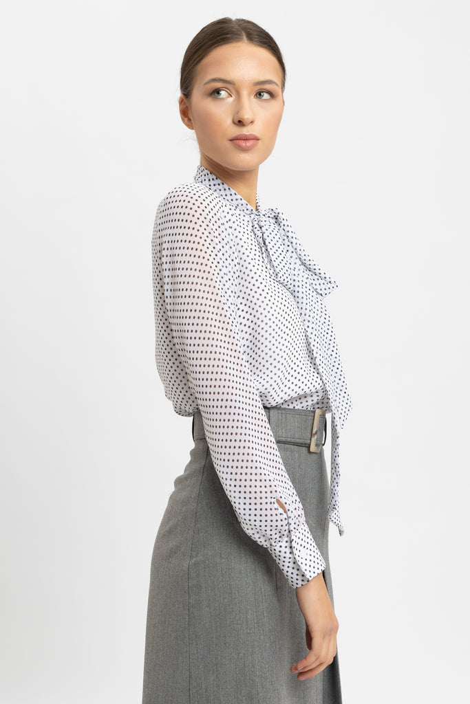 Bluza din voal cu buline si guler esarfa